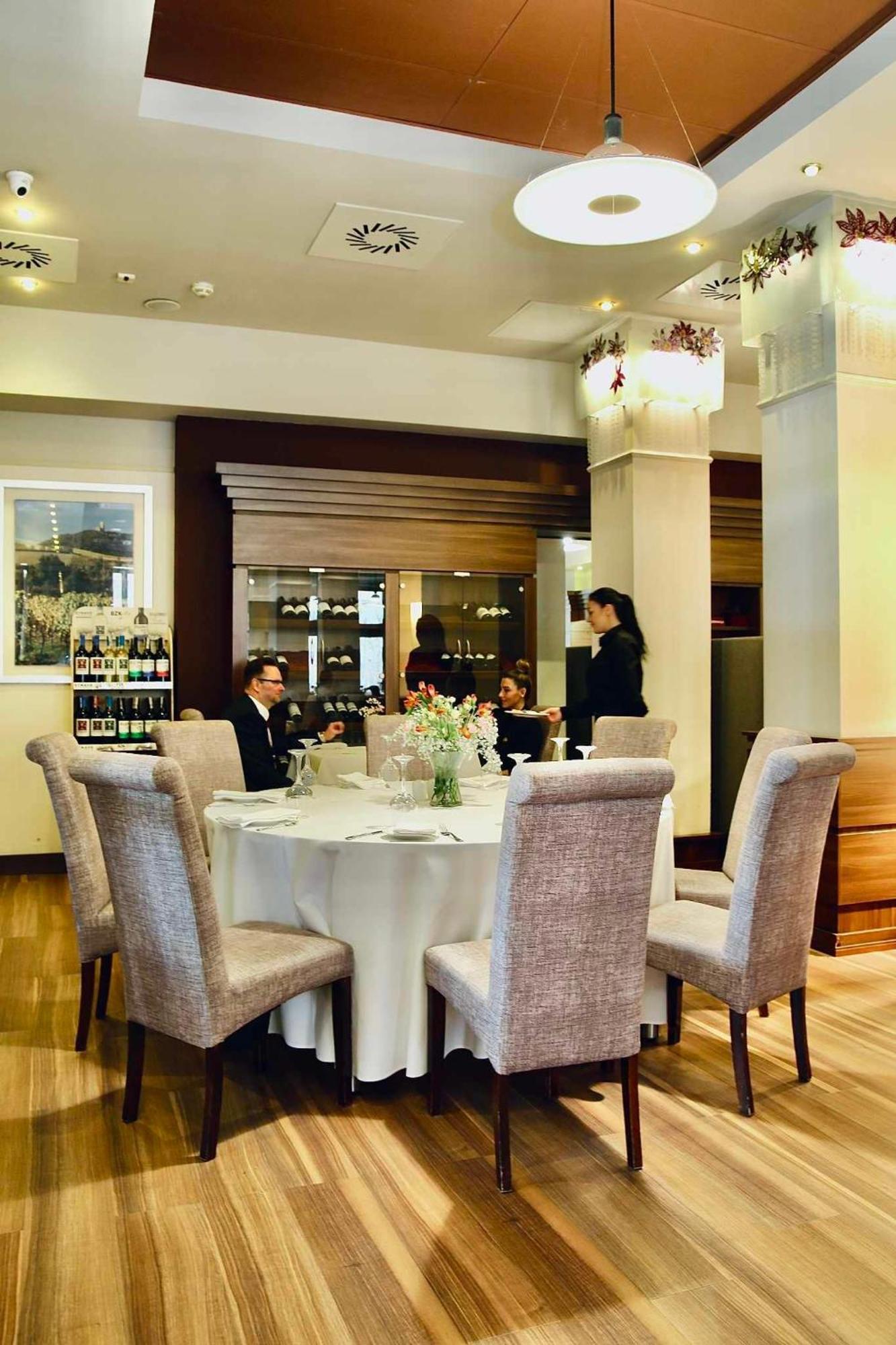 Hotel Teczowy Mlyn Кельце Экстерьер фото