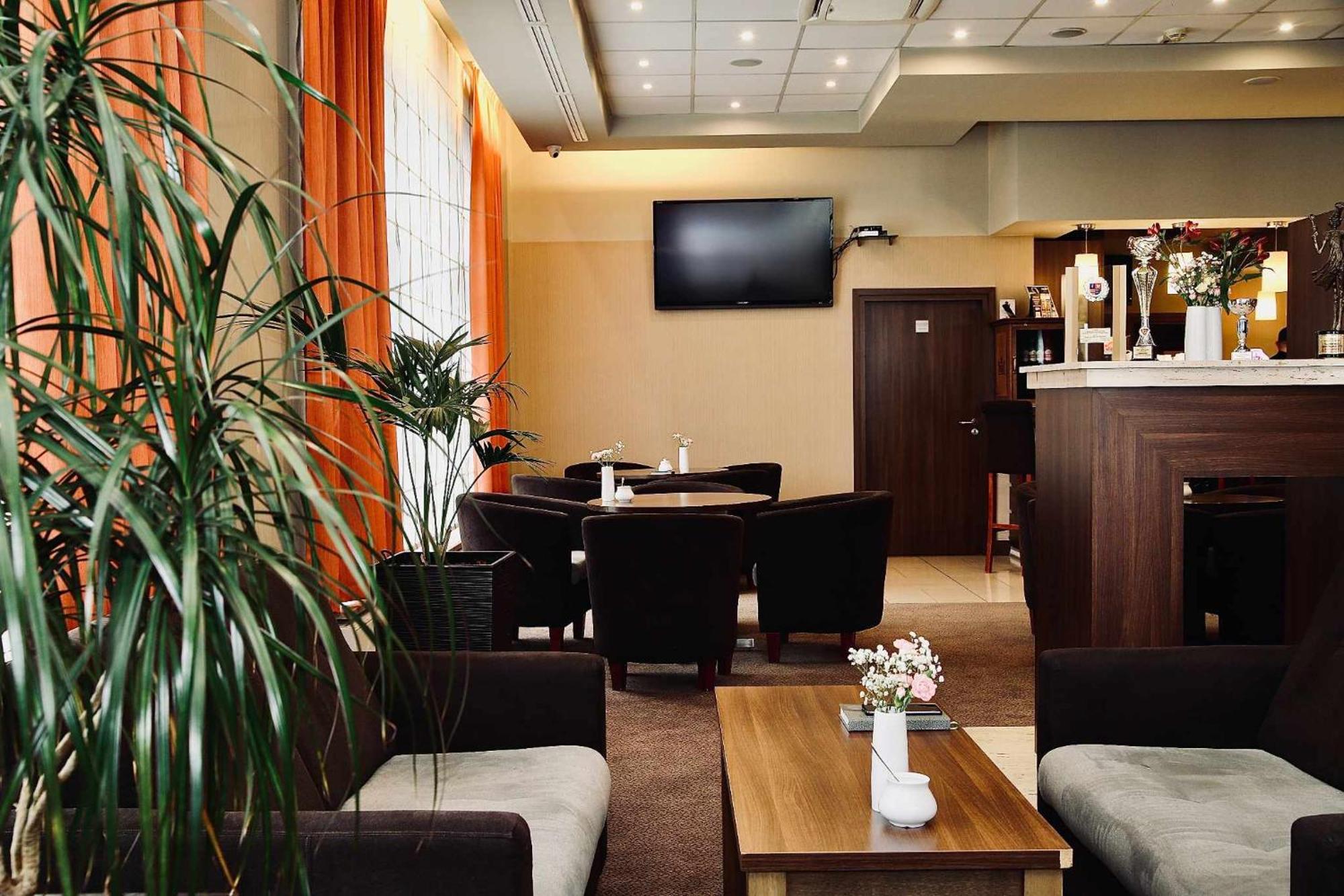 Hotel Teczowy Mlyn Кельце Экстерьер фото