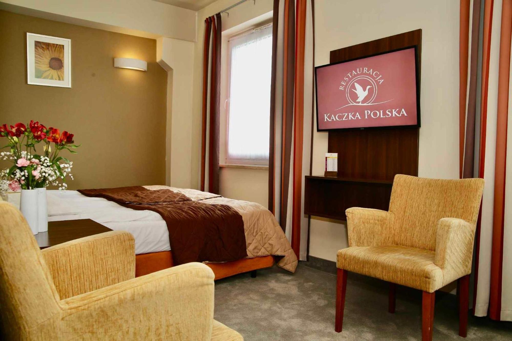 Hotel Teczowy Mlyn Кельце Экстерьер фото