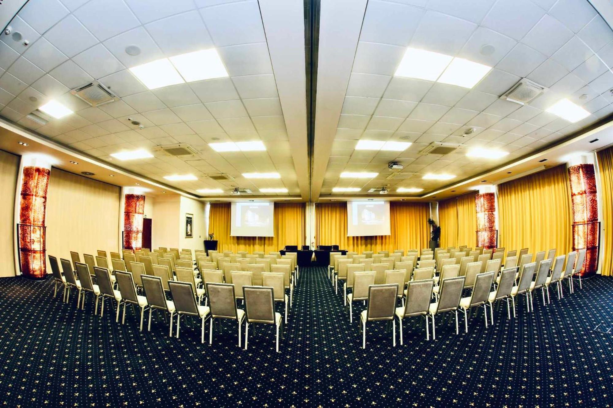 Hotel Teczowy Mlyn Кельце Экстерьер фото