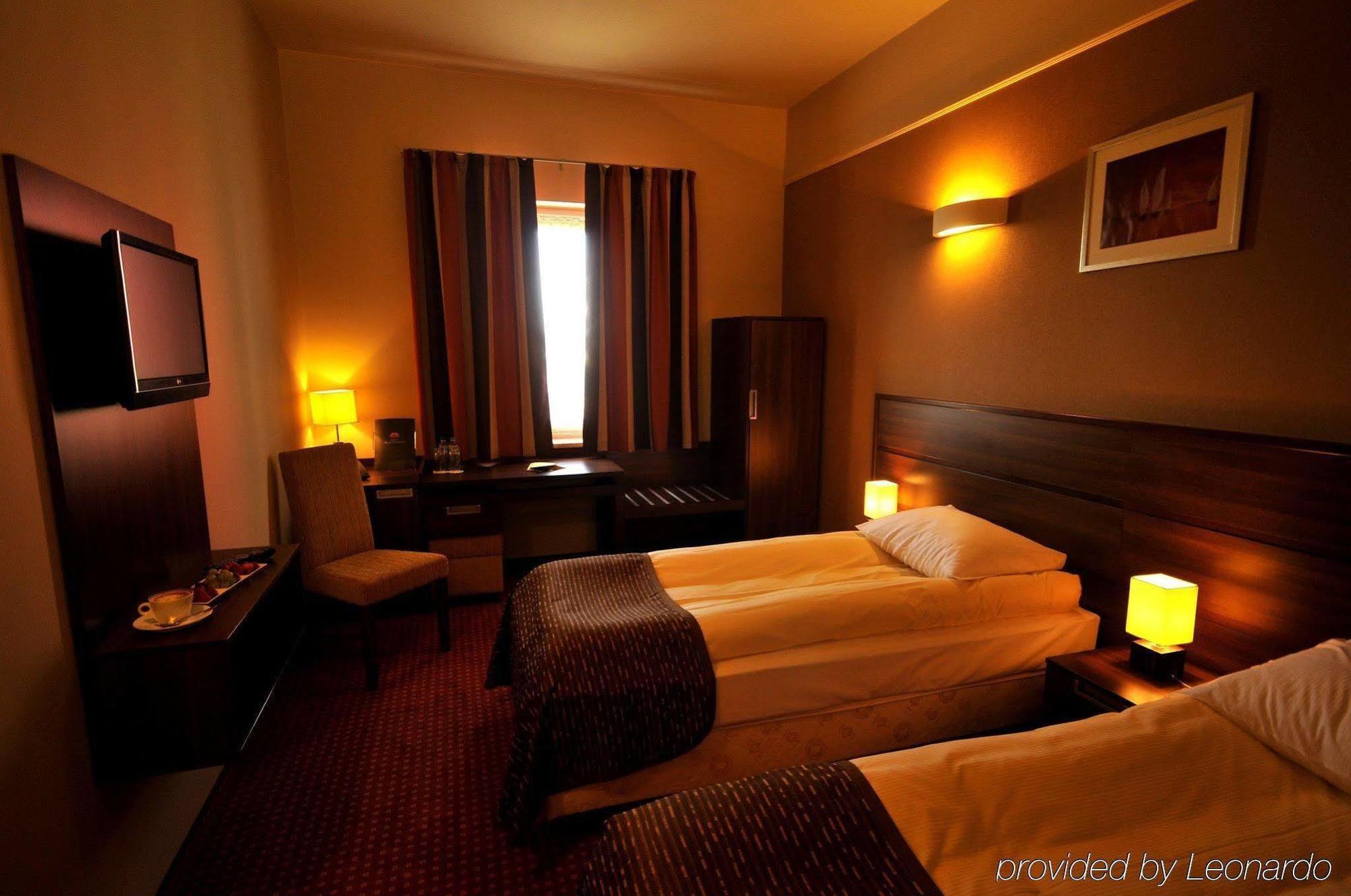 Hotel Teczowy Mlyn Кельце Экстерьер фото